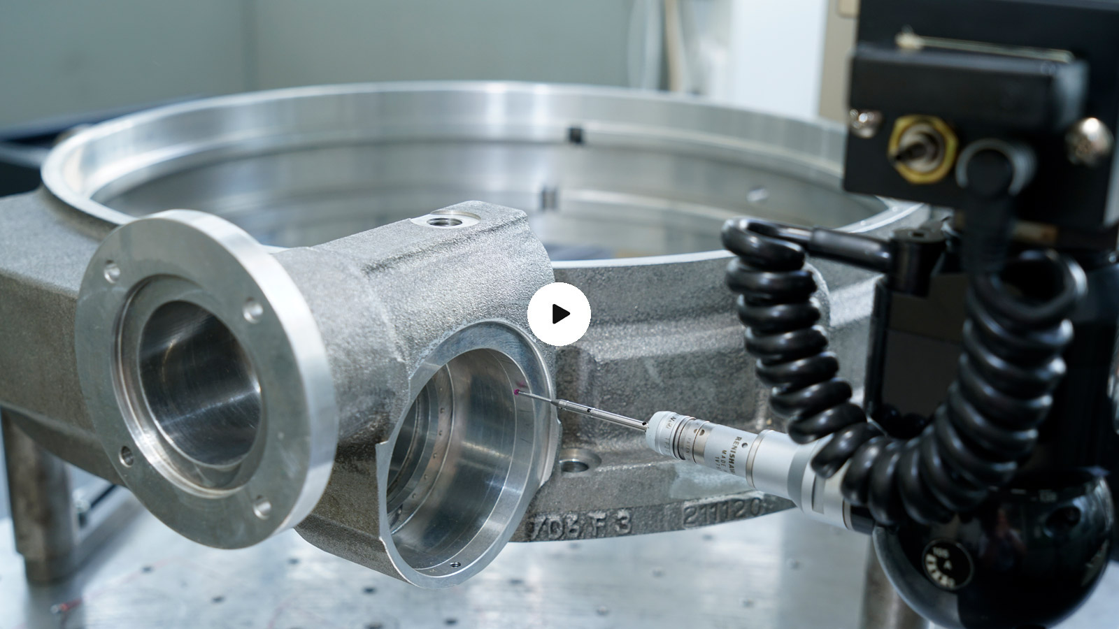 Weiter zum Clip – Vermessung eines Alu-Getriebegehäuses